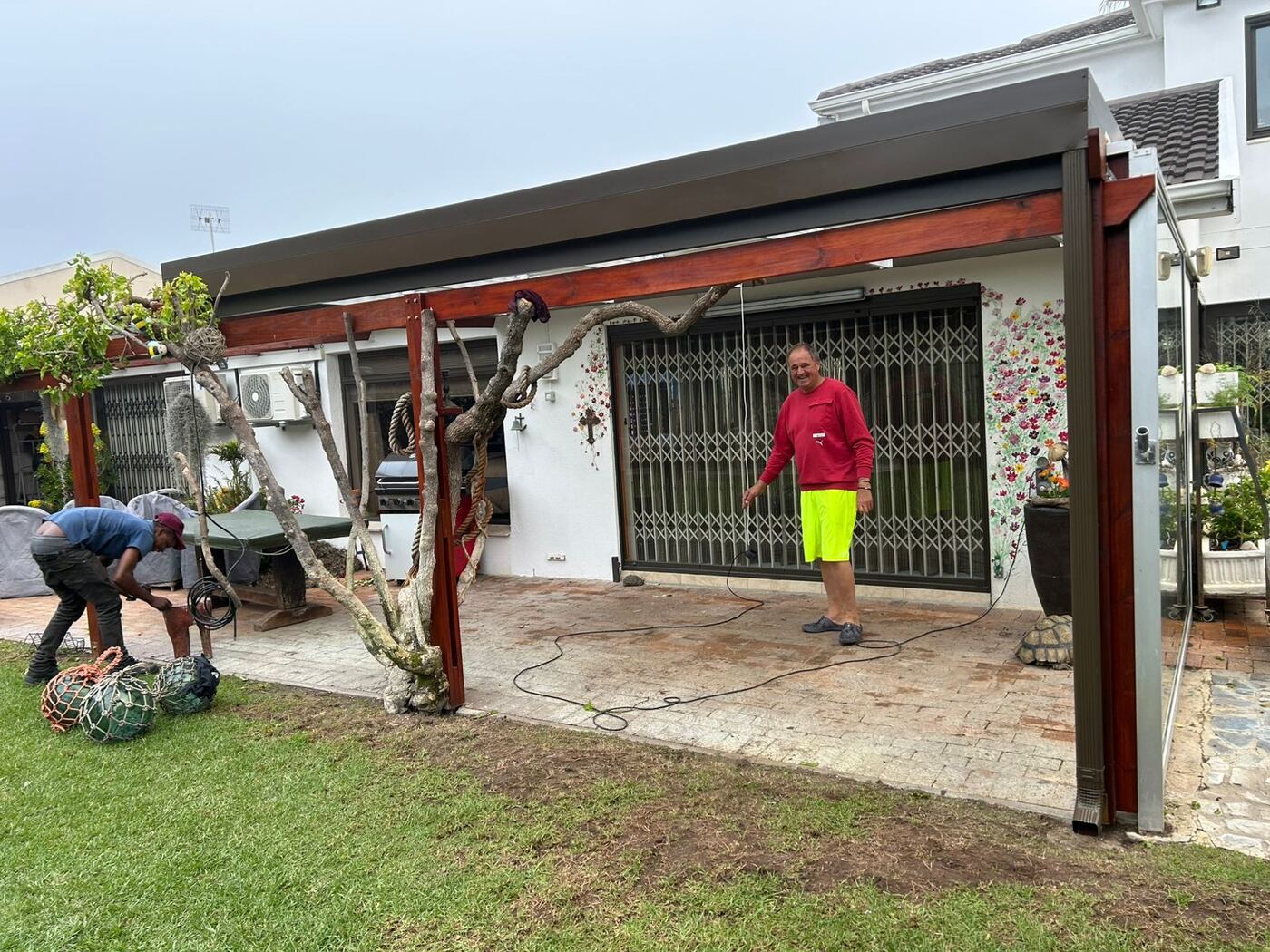 Motorised Louvre Roof, Table View — view 1.